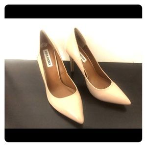 Steve Madden nude patten leather stiletto